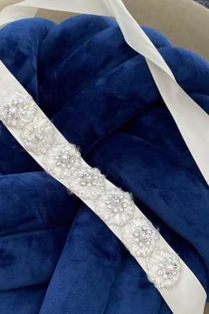 Bridal belt - Silk and Pearl daisies on satin